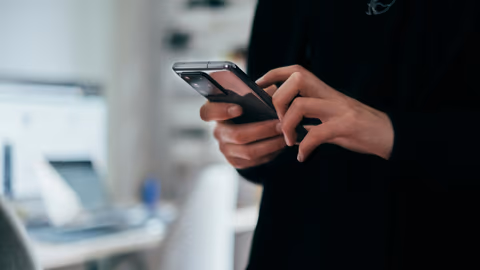 Pași după o fraudă cu investiții sau criptomonede